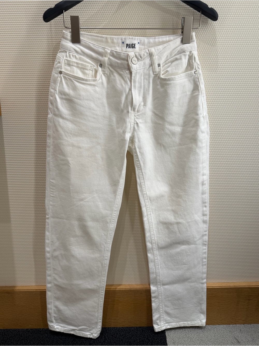 Women’s PAIGE Brigitte Straight leg White Jeans Size 24